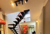 Hiếm! Bán nhà Lê Văn Hưu, 55m2, 19.8 tỉ, ngõ rộng thoáng, nhà chắc chắn, vị trí trung tâm