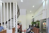 BÁN NHÀ 5T QUẬN CẦU GIẤY LÔ GÓC 2 THOÁNG OTO TRÁNH, KINH DOANH ,31M ,MT 5M ,NHỈNH 8 TỶ