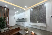 Cần Bán căn nhà 30m2, 5 tầng, giá chỉ 4,95 tỷ ,trên đường Nguyễn Văn Linh, Long Biên, 0902318197
