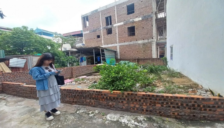 Bán đất Liên Ninh, Thanh Trì, Diện tích 61m2, ngõ nông gần trục chính, Giá rẻ 2,x tỷ