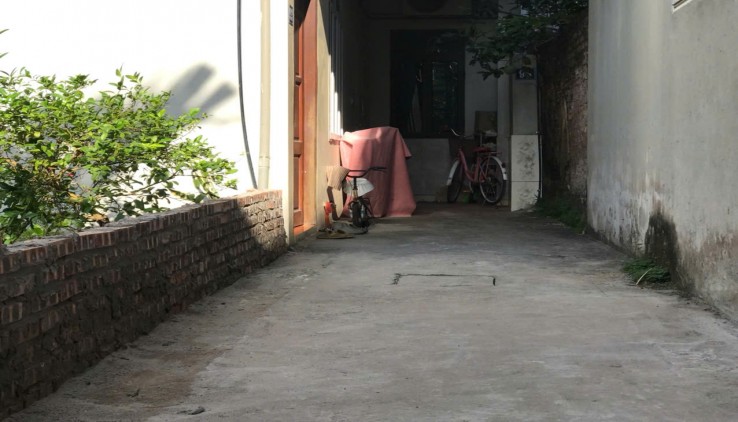 Bán đất Liên Ninh, Thanh Trì, Diện tích 61m2, ngõ nông gần trục chính, Giá rẻ 2,x tỷ