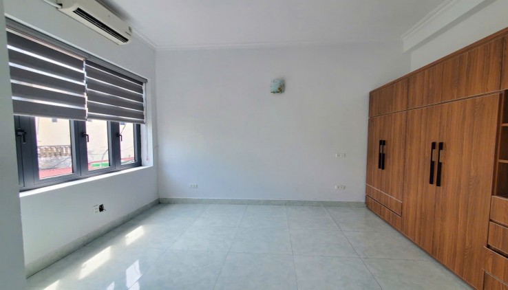 Bán nhà Ngũ Hiệp, Thanh Trì, Diện tích 50m2*3 tầng, đường trước đất rộng xe 7 chỗ vào nhà. Giá bán 4.x tỷ.