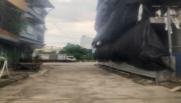 Cần bán 70m2 đất lô góc, ô tô đỗ cửa Tam Hiệp, Thanh Trì, Giá 9.x tỷ.
