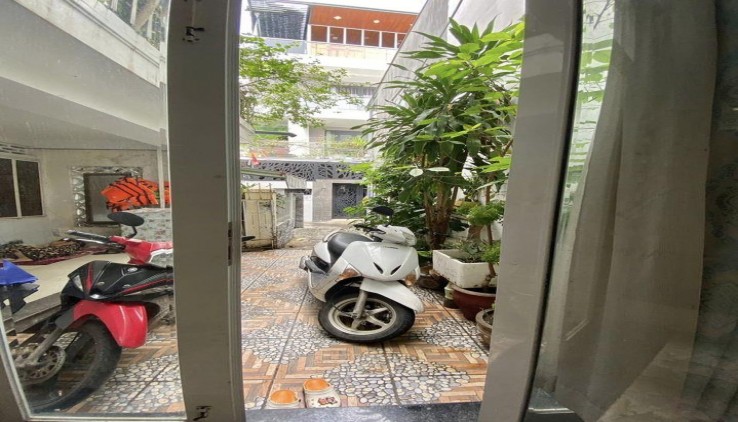 Bán nhà mới 3 tầng - Giá 3,2 Tỷ - Nha Trang