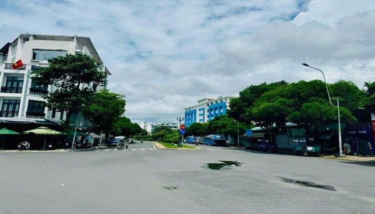NHỈNH 10 TỶ - VỊ TRÍ KD ĐỈNH - NGANG 9 - ĐƯỜNG 30M - VỈA HÈ RỘNG RÃI - KV SẦM UẤT