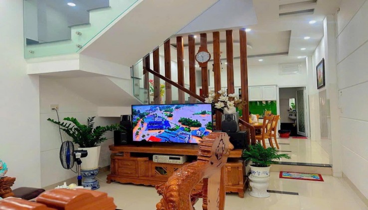 Bán Ngôi Nhà Tâm Huyết & Kiên Cố Khu Bàn Cờ - TP Nha Trang
Giá: 7 Tỷ 750 Triệu (Có Thương Lượng, Full Nội Thất)