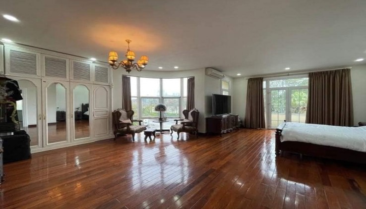 Biệt thự nhà vườn Ba Đình - đẳng cấp thượng lưu - ô tô vào nhà - sổ nở hậu - ở sướng - chỉ 30 tỷ