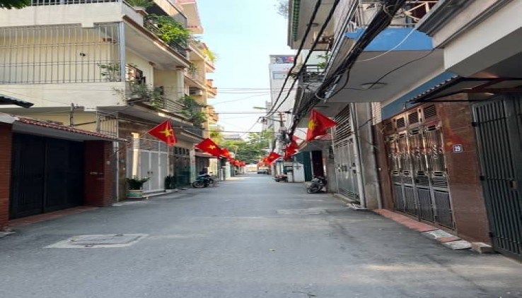 Căn nhà đẹp, tọa lạc tại ngõ thông giữa Lê Trọng Tấn và Hoàng Văn Thái, cách mặt ngõ ô tô tránh chỉ 10m, thuận tiện di chuyển.
Giá: 6.95 tỷ VNĐ,