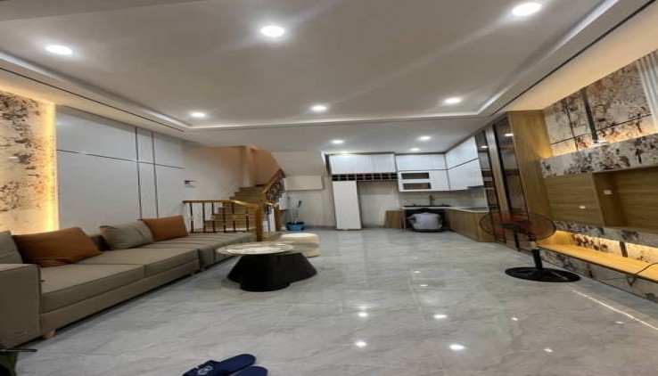 Căn nhà đẹp, tọa lạc tại ngõ thông giữa Lê Trọng Tấn và Hoàng Văn Thái, cách mặt ngõ ô tô tránh chỉ 10m, thuận tiện di chuyển.
Giá: 6.95 tỷ VNĐ,