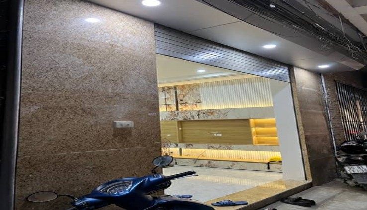 Căn nhà đẹp, tọa lạc tại ngõ thông giữa Lê Trọng Tấn và Hoàng Văn Thái, cách mặt ngõ ô tô tránh chỉ 10m, thuận tiện di chuyển.
Giá: 6.95 tỷ VNĐ,