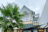 BIỆT THỰ SÂN VƯỜN SANG TRỌNG TẶNG NỘI THẤT, 145M2, SÁT MT LÊ THỊ LƠ.