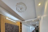 Nhà đẹp ở ngay phố Trạm Long Biên diện tích 45m thang máy chờ giá hơn 6 tỷ