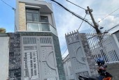 LÔ Góc, Hẻm xe hơi, Cách Chợ Thủ Đức 500m, DTs 122m2, giá chỉ 4 ty hơn.