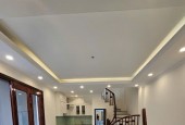 Bán nhà ,Nguyễn Văn Cừ - Vị trí đắc địa, đầy đủ tiện ích xung quanh
 • Diện tích: 52m² 5 tầng. Mt 4,5m 

 • Giá bán: Nhiỉnh 8 tỷ (thương lượng cho