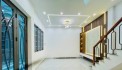 Mặt tiền rộng rãi, cách phố chỉ 30m - Nhà 6 phòng ngủ, mỗi phòng đều có ban công và thiết kế nở hậu.