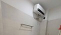 Mặt tiền rộng rãi, cách phố chỉ 30m - Nhà 6 phòng ngủ, mỗi phòng đều có ban công và thiết kế nở hậu.