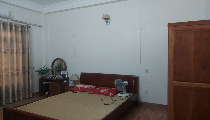 Bán nhà 3 tầng trung tâm phường Quang Trung, TP Thái Bình, Diện tích 97m², Giá 3.3 tỷ, khu gần nhiều