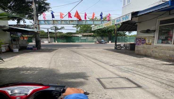 Cuối năm chủ muốn đổi nhà cần chuyển nhượng nhà tại hẻm Hoàng Diệu cách biển 700m Nha Trang  chỉ 60tr/m2 .Giá hấp dẫn tại khu vực