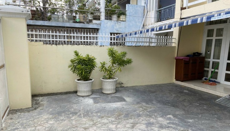 Cuối năm chủ muốn đổi nhà cần chuyển nhượng nhà tại hẻm Hoàng Diệu cách biển 700m Nha Trang  chỉ 60tr/m2 .Giá hấp dẫn tại khu vực