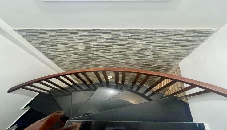 Chủ nhà cần tiền bán gấp nhà mới phố Kim Giang, Thanh Xuân, Hà Nội 5 tầng 42m2 6.6 tỷ