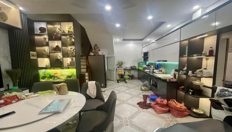 Chủ nhà cần tiền bán gấp nhà mới phố Kim Giang, Thanh Xuân, Hà Nội 5 tầng 42m2 6.6 tỷ