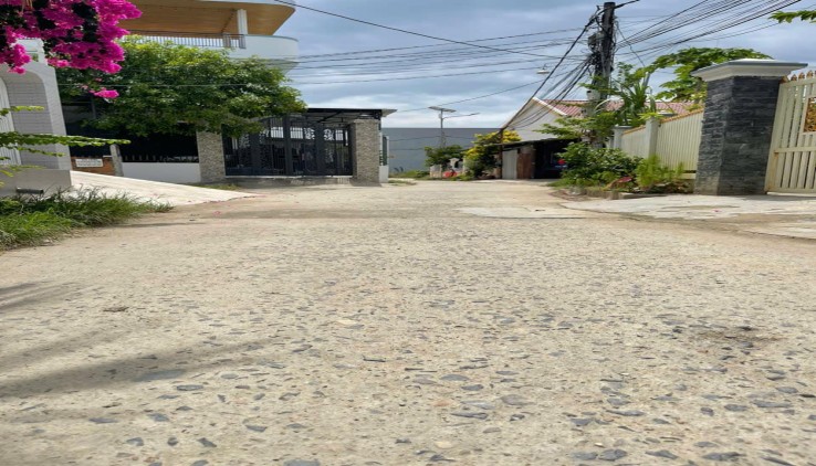 Bán Nhà đẹp 3 tầng mặt tiền đường Mê Linh - Giá 14,2 Tỷ. - Tp Nha Trang