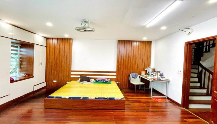 Bán nhà Kim Giang Hoàng Mai, 45m2, 5 tầng, mặt tiền 4m, giá chỉ 6.2 tỷ, Lh 0975666943