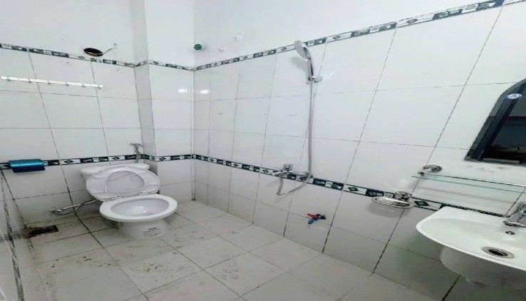 Cần bán nhanh nhà 4,5 tầng Lĩnh Nam, Hoàng Mai, Hà Nội, Diện tích 30m2, Giá chỉ 5,x tỷ.