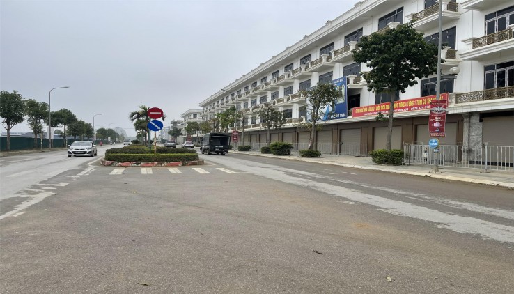 NHẬN NHÀ, SANG TÊN SỔ NGAY.MẶT ĐẠI LỘ CSEDP.  CĐT: 0966 343 969