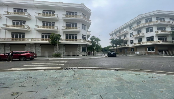 SANG TÊN SỔ NGAY. 3.2 TỶ/CĂN FULL PHÍ RA SỔ. BÀN GIAO NGAY NHÀ 4 TẦNG . LH: 0966 343 969