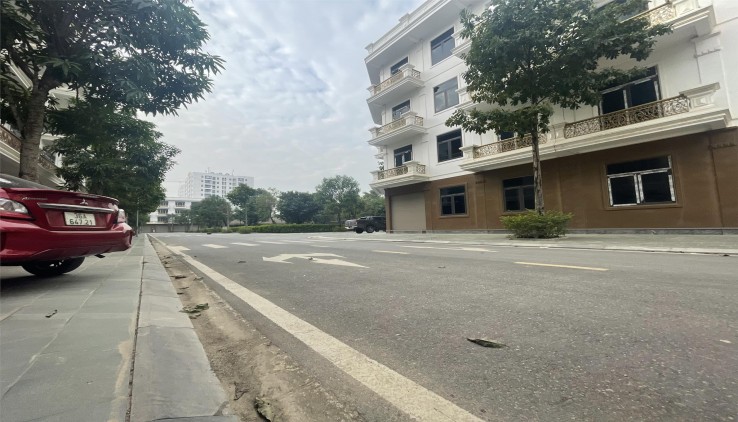 SANG TÊN SỔ NGAY. BAO PHÍ. 3,2 TỶ FULL. BÀN GIAO NGAY NHÀ 4 TẦNG . LH: 0966 343 969