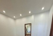 BÁN NHÀ TẬP THỂ QUÂN SỰ HOÀNG QUỐC VIỆT .DT ;34/80m- tầng 5 - GIÁ 3,1 TỶ.3 PHÒNG NGỦ CẦU THANG RỘNG