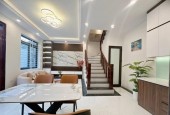BÁN NHÀ ĐẸP VIỆT HƯNG- LONG BIỂN. DIỆN TÍNH 45M, 5 TẦNG, MẶT TIỀN RỘNG. 2 THOÁNG. ĐẦY ĐỦ NỘI THẤT, NHÀ MỚI ĐẸP Ở SƯỚNG