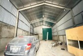 Cho thuê kho 300m Trung tâm Thanh Trì có điện 3 fa, xe 10 tấn