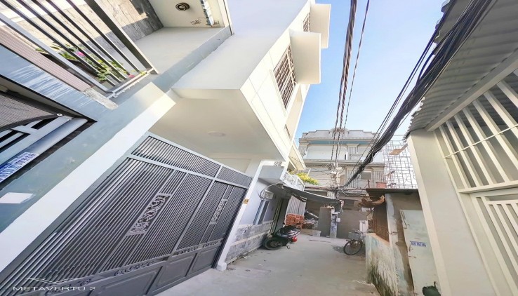 * Nhà mới 3 tầng + nội thất ( Nhà đúc , sổ hoàn công , nhà nở hậu . Vị trí đẹp)