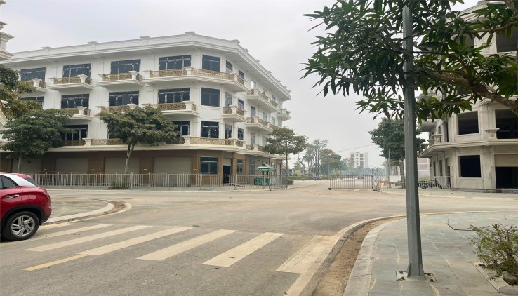 CẶP CĂN GÓC, NGÃ TƯ HÀ HUY TẬP, SANG TÊN SỔ NGAY. GIÁ NGOẠI GIAO. LH: 0966 343 969