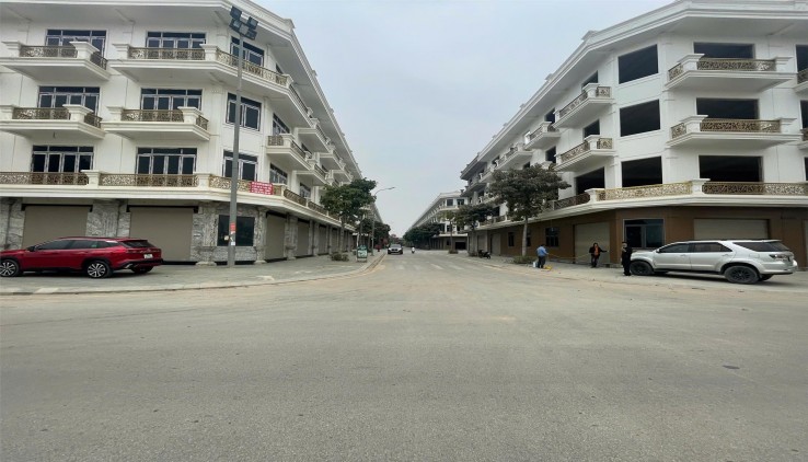 CẶP CĂN GÓC, NGÃ TƯ HÀ HUY TẬP, SANG TÊN SỔ NGAY. XUẤT NGOẠI GIAO DUY NHẤT. LH: 0966 343 969