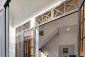 * Nhà mới 3 tầng + nội thất ( Nhà đúc , sổ hoàn công , nhà nở hậu . Vị trí đẹp hẻm thông 2,5m , vài bước ra chợ Đồng Nai , đèn xanh đỏ Tố Hữu - Đồng
