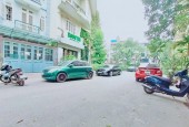 Căn nhà riêng này tọa lạc tại vị trí đắc địa, Ngõ 2 Phố Giảng Võ, Đống Đa, Hà Nội, với diện tích 75m2 giá 26,5 tỷ