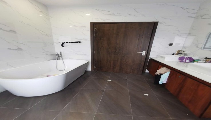 Bán Biệt thự View sông siêu đẳng cấp 400m2, 5 tầng, hầm, 18Tỷ Hà Huy Giáp, Quận 12