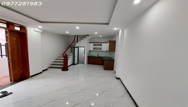 CẮT LỖ NHÀ 7 TÂNG THANG MÁY CẠNH NHỔN 2 XE TẢI, GIÁ 7.X TỶ