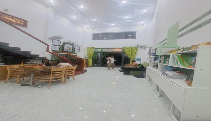 Bán nhanh nhà đẹp HXH 7m Thạnh Xuân, 100m2, T1L, 3PN, sân xe hơi >4Tỷ