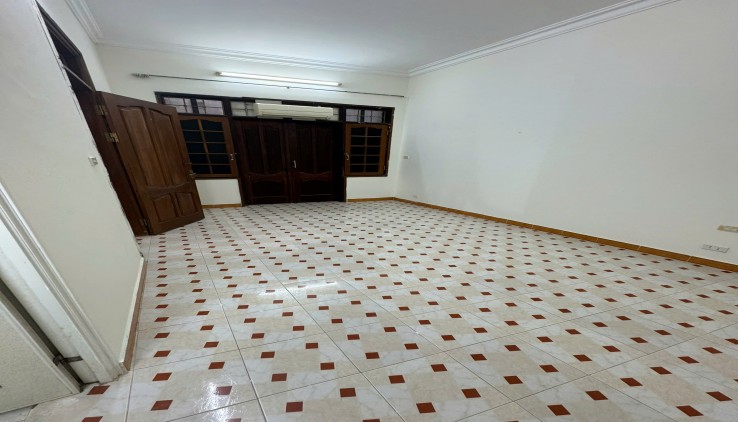 Cho thuê nhà Cầu Giấy, làm căn hộ dịch vụ 5 tầng x 61m2, 7 ngủ, mặt tiền 6m, 18tr/tháng