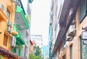 (Ô TÔ ĐỖ CỬA) Bán Nhà HUỲNH THÚC KHÁNG, Đống Đa. Phân lô mặt vườn hoa thoáng vĩnh viễn. DT 50m, 5 tầng, MT 4m