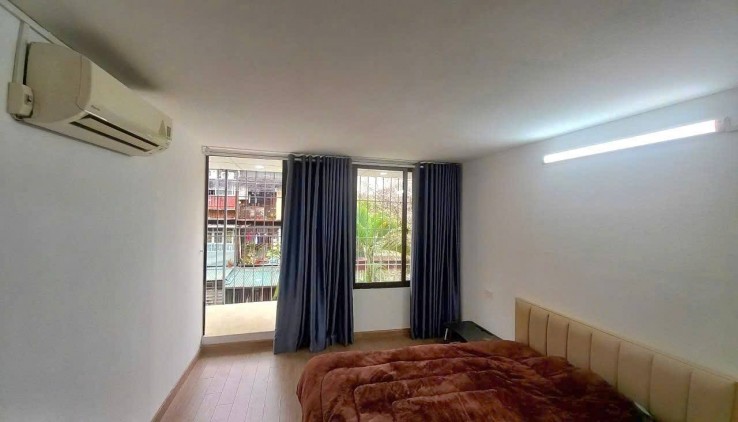 Bán căn hộ tập thể khu Thanh Nhàn, Hai Bà Trưng, gần Công viên Tuổi Trẻ, DT 82m2 sử dụng, gần phố, ôtô đỗ chân cầu thang. Hơn 3 tỷ.