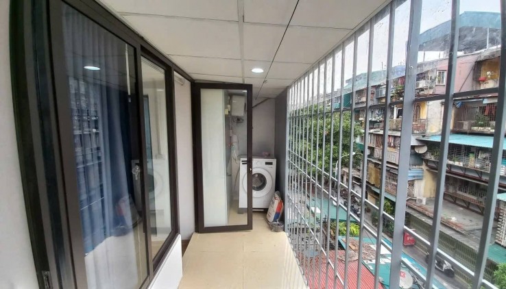 Bán căn hộ tập thể khu Thanh Nhàn, Hai Bà Trưng, gần Công viên Tuổi Trẻ, DT 82m2 sử dụng, gần phố, ôtô đỗ chân cầu thang. Hơn 3 tỷ.