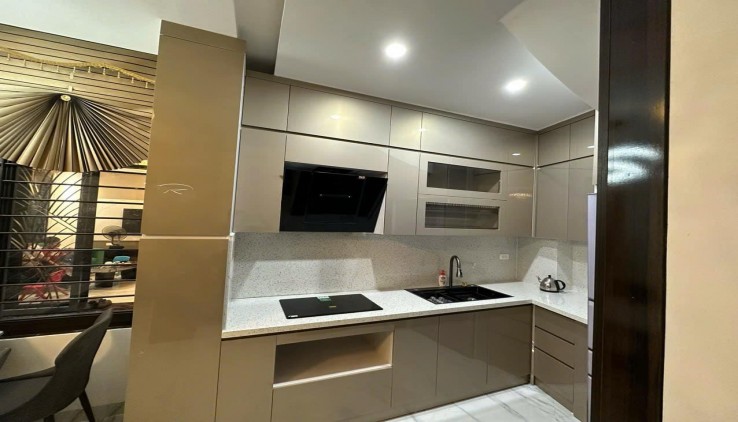 NHÀ LÔ GÓC SIÊU ĐẸP-Phố Trần Duy Hưng 40m2/5T Thang máy/MT 5.1m 14.2 Tỷ,mới đẹp