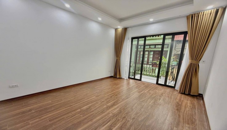 Cần bán nhà khu Ngã Tư Sở, Vũ Tông Phan, Quận Thanh Xuân, nhà mới 5 tầng, mặt ngõ thông kinh doanh. Nhỉnh 10 tỷ