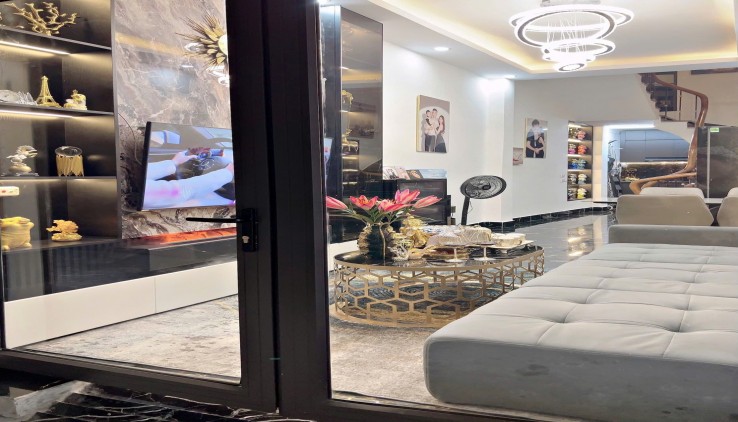 Bán nhà Khâm Thiên, Đống Đa, 28m², 5 tầng, 4.8 tỷ, sổ đỏ