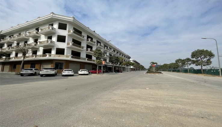 CĂN GÓC  4 TẦNG. SANG TÊN SỔ NGAY, VIEW CÔNG VIÊN. LH: 0966 343 969